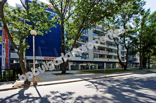 Луксозен апартамент на брега на морето за продажба в курорта Слънчев Бряг