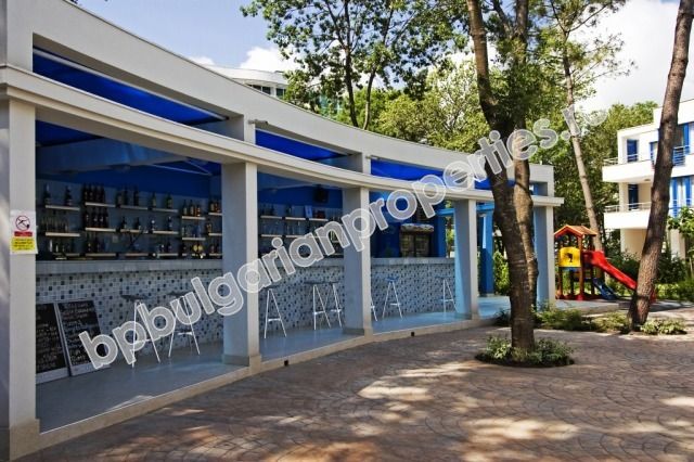 Луксозен апартамент на брега на морето за продажба в курорта Слънчев Бряг