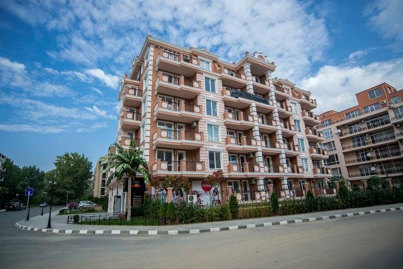 Луксозни апартаменти за продажба близо до плажа в курорта Слънчев Бряг