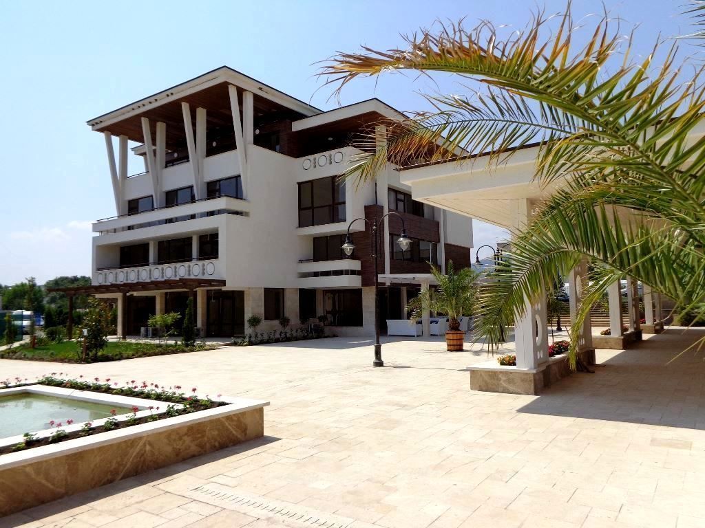 Луксозни апартаменти за продаване на първа линия море в Созопол