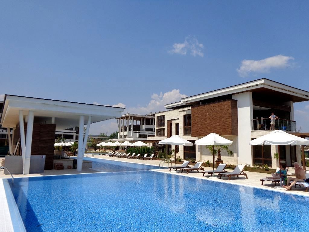 Луксозни апартаменти за продаване на първа линия море в Созопол