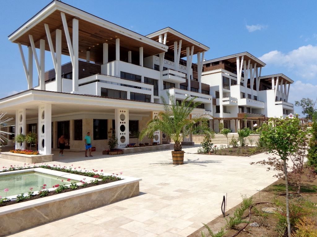 Луксозни апартаменти за продаване на първа линия море в Созопол