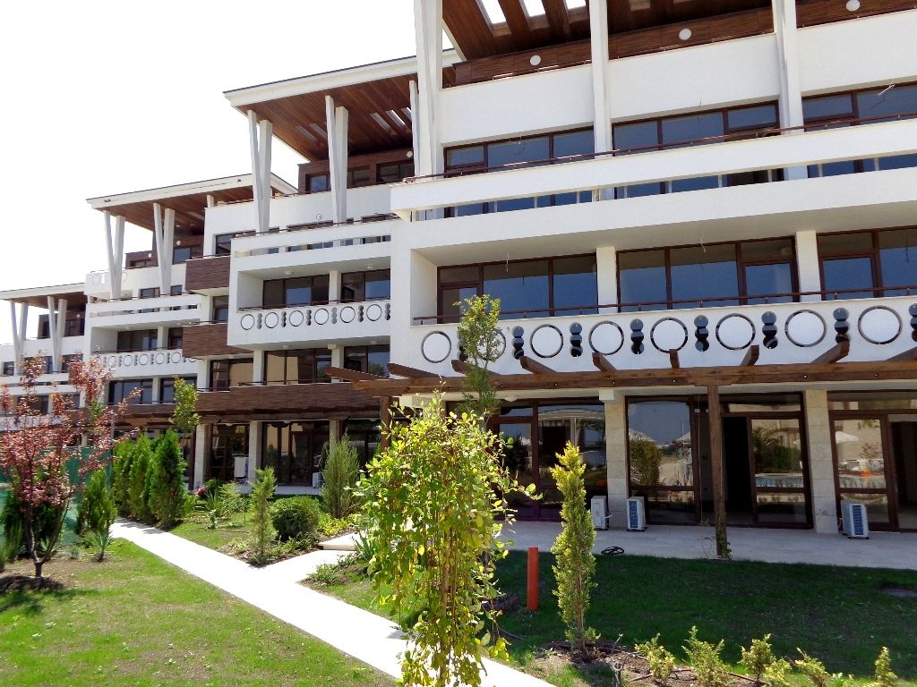 Луксозни апартаменти за продаване на първа линия море в Созопол