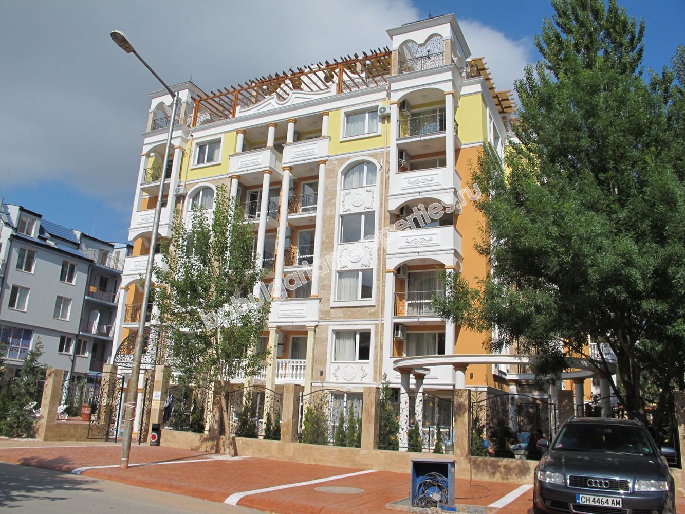 Луксозни апартаменти за продажба в курорта Слънчев Бряг