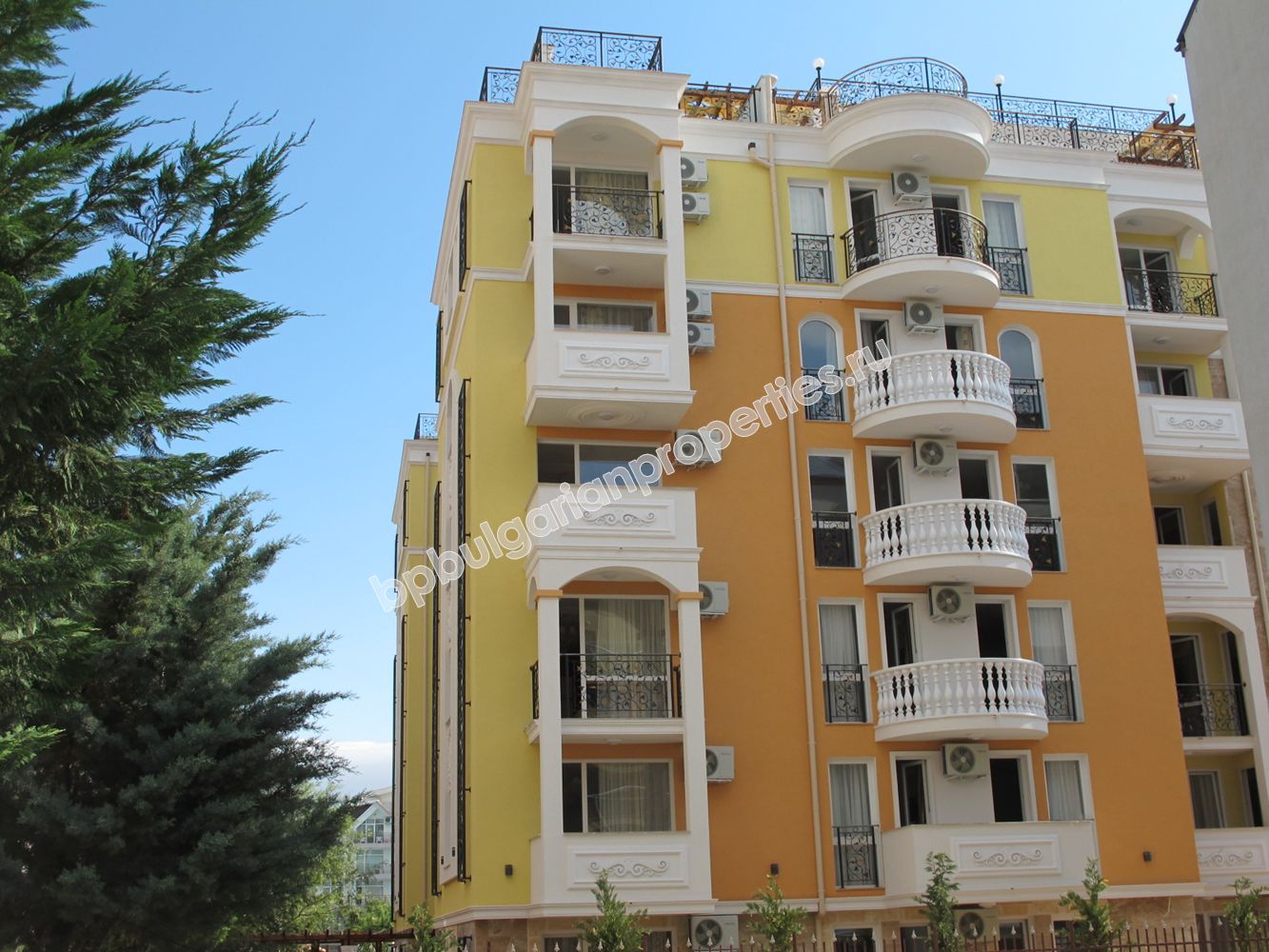 Луксозни апартаменти за продажба в курорта Слънчев Бряг