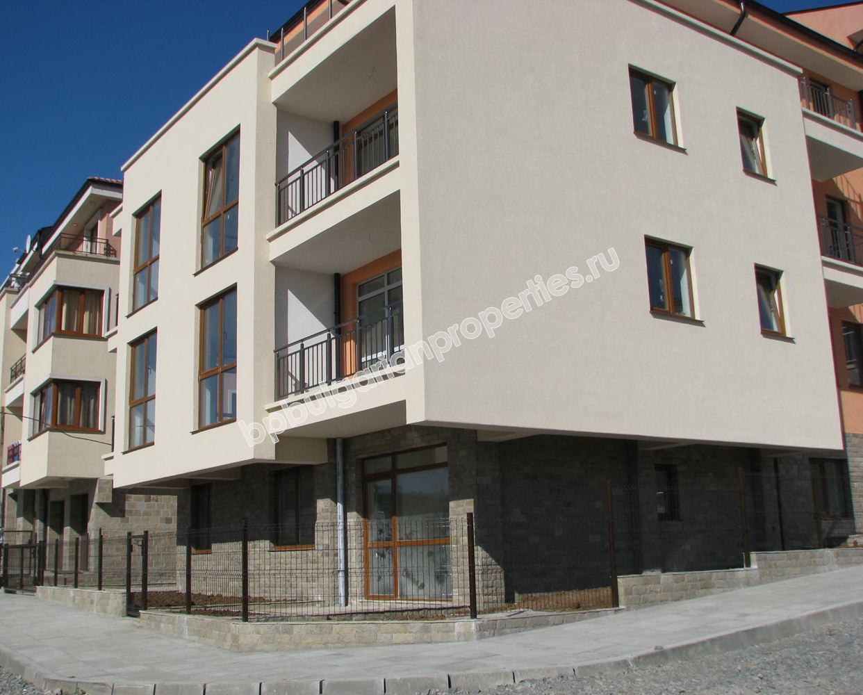 Луксозни апартаменти за продаване в нова жилищна сграда в град Созопол