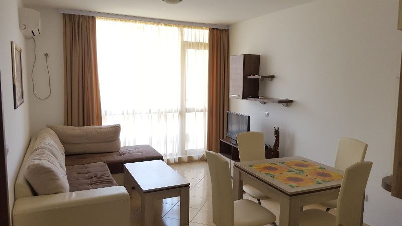 Луксозен едноспален апартамент за продажба в курорта Равда