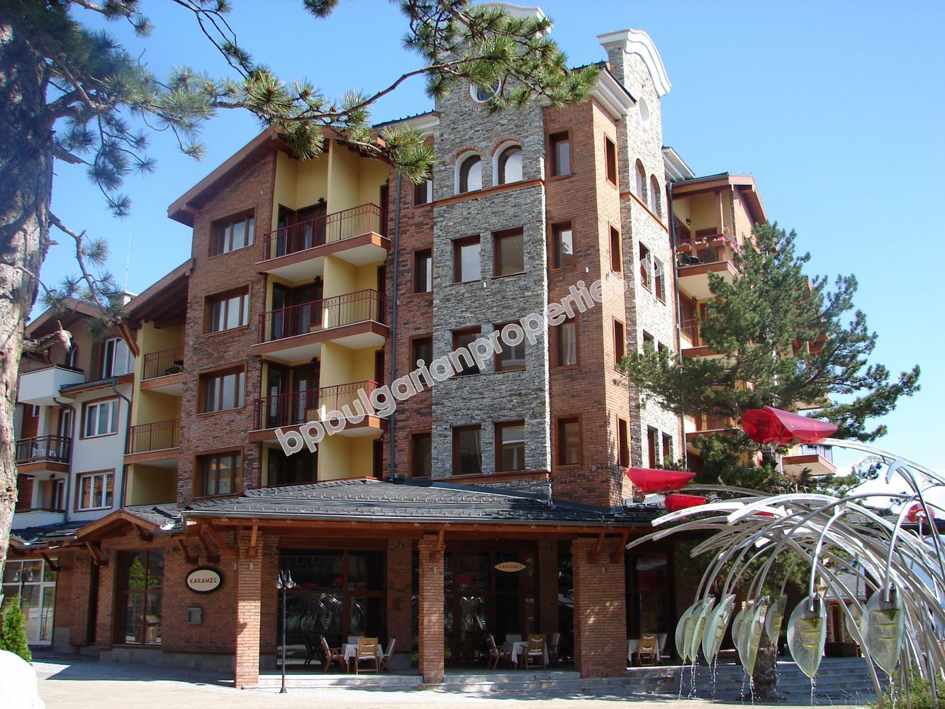 Луксозни мебелирани апартаменти за продажба в 5-звезден комплекс в Банско
