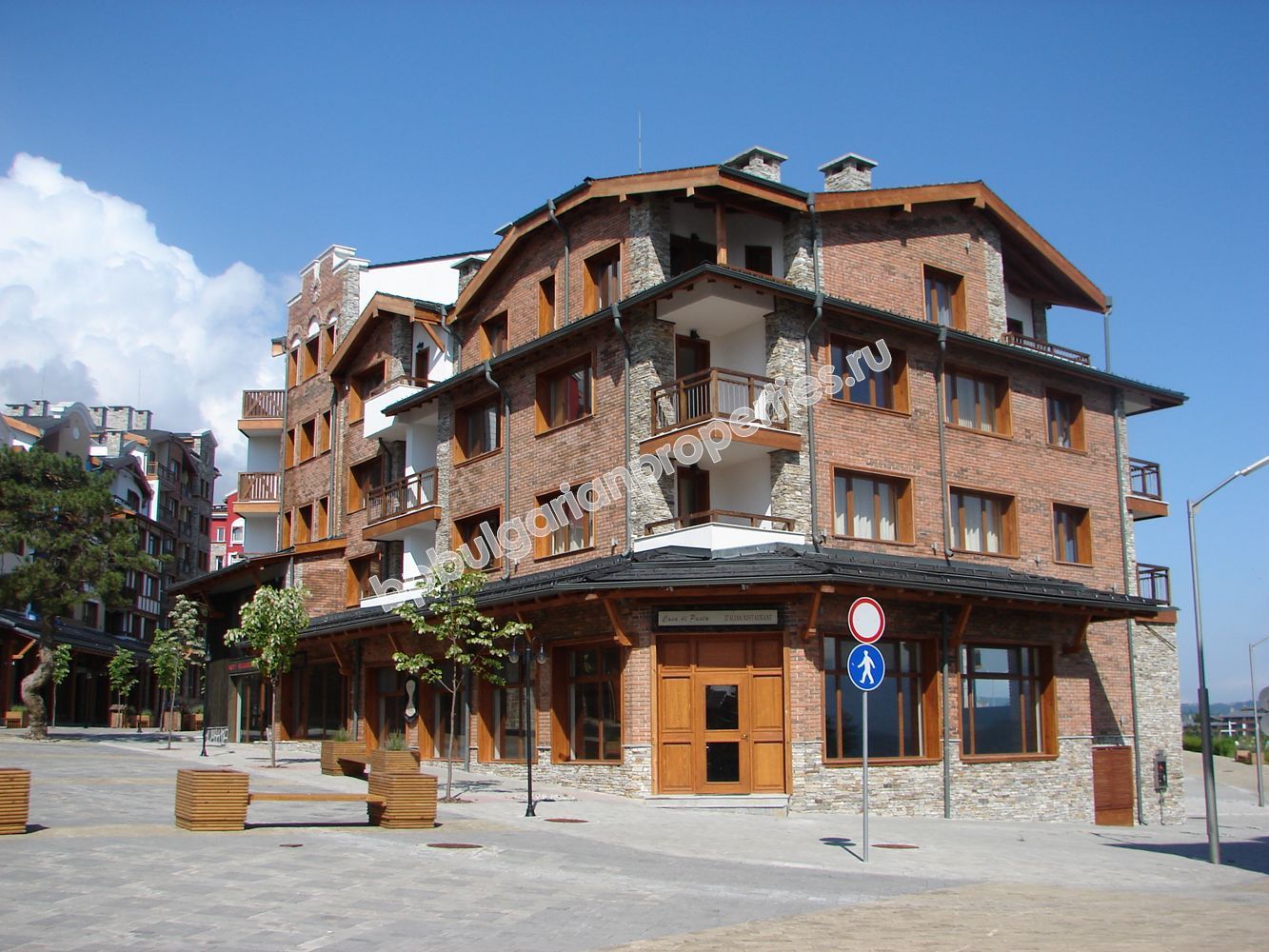 Луксозни мебелирани апартаменти за продажба в 5-звезден комплекс в Банско