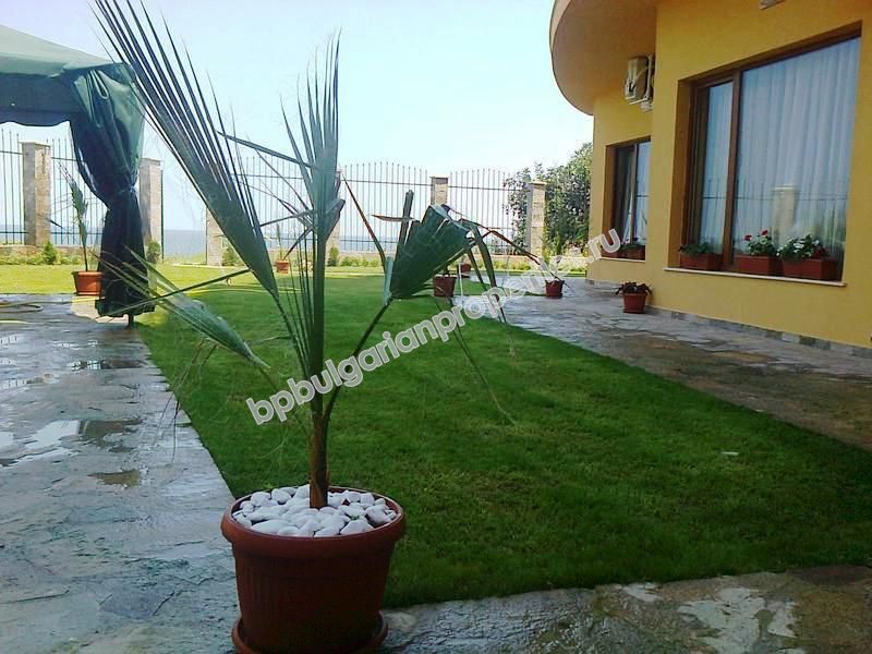 Мебелирани апартаменти за продажба на първа линия море в град Ахтопол