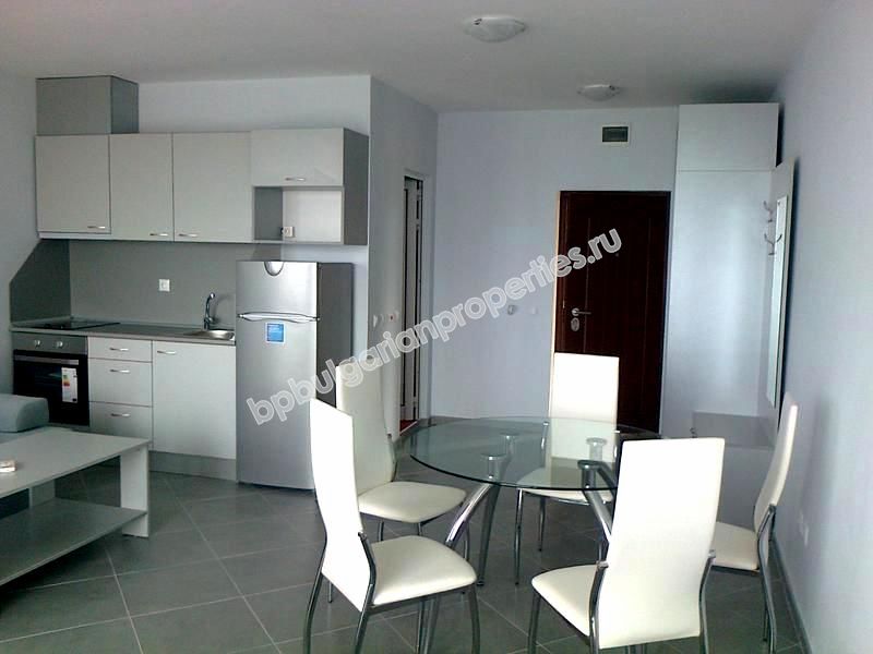 Мебелирани апартаменти за продажба на първа линия море в град Ахтопол