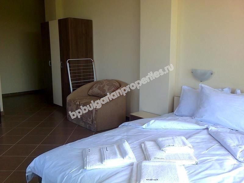 Мебелирани апартаменти за продажба на първа линия море в град Ахтопол