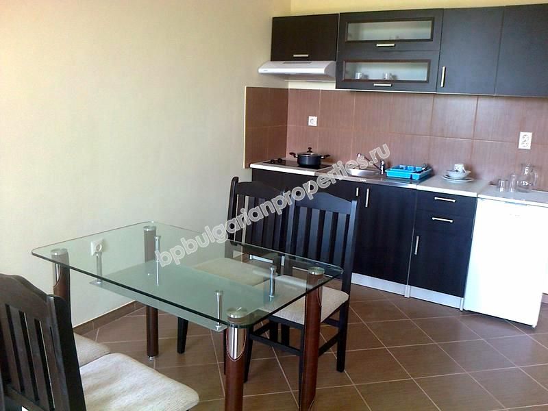 Мебелирани апартаменти за продажба на първа линия море в град Ахтопол