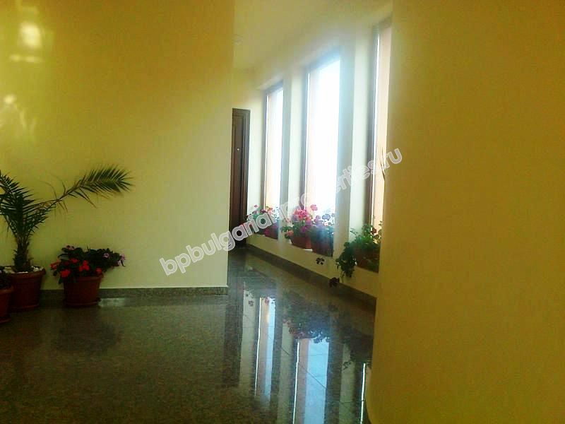 Мебелирани апартаменти за продажба на първа линия море в град Ахтопол