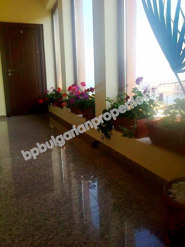 Мебелирани апартаменти за продажба на първа линия море в град Ахтопол