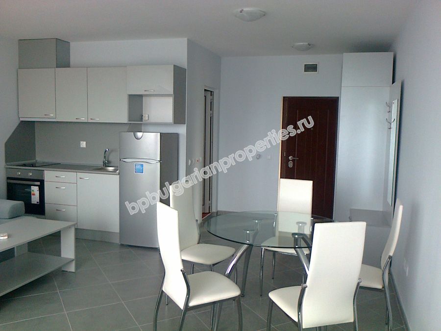 Мебелирани апартаменти за продажба на първа линия море в град Ахтопол