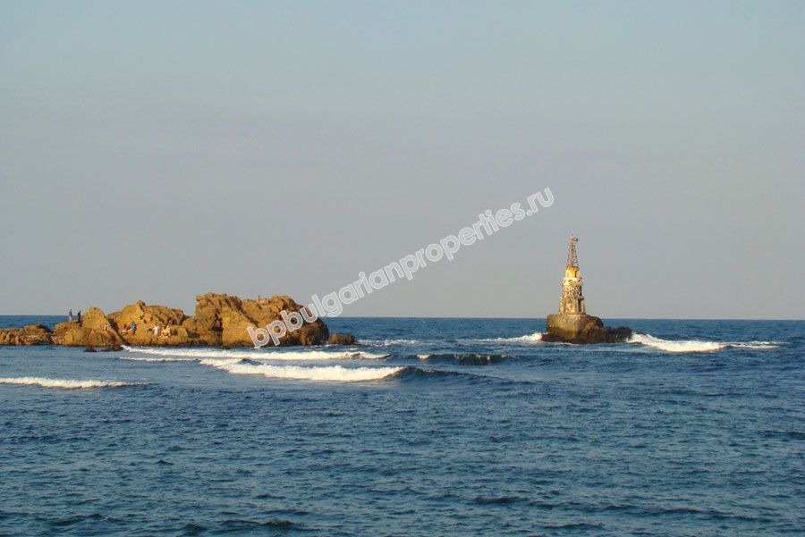 Мебелирани апартаменти за продажба на първа линия море в град Ахтопол