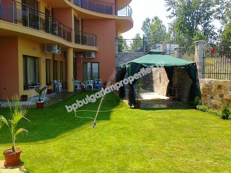 Мебелирани апартаменти за продажба на първа линия море в град Ахтопол