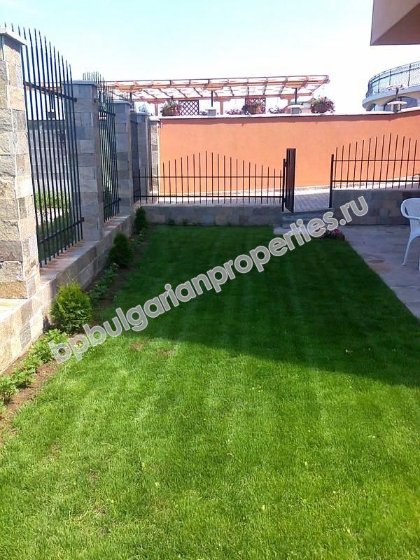 Мебелирани апартаменти за продажба на първа линия море в град Ахтопол